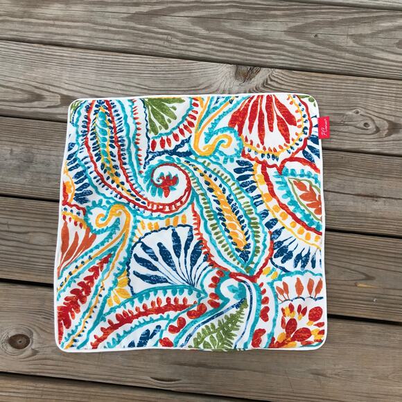 Set of 2 colorful paisley outdoor throw pillow covers 18x18" NEW - Picture 4 of 7